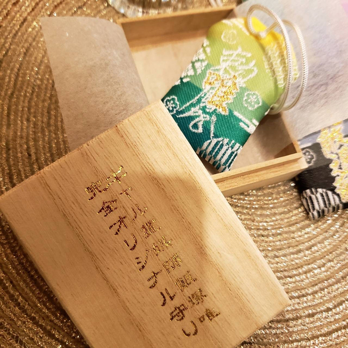 ギャル霊媒師 オリジナルお守り【飯塚唯先生オリジナルの護符入り】